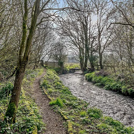 1 Bed In Ulverston 82447 بيت للعطل